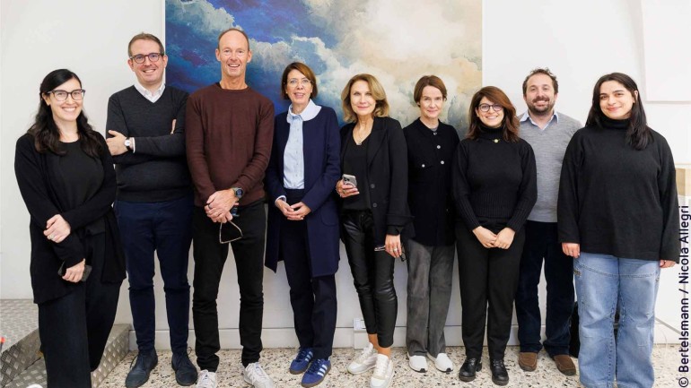 From left: Chiara Gasparini - Manager Project Coordination, Archivio Storico Ricordi (ASR); Pierluigi Ledda - Managing Director ASR, Thomas Rabe - Chairman of the Bertelsmann Executive Board; Helen Müller - Head of Cultural Affairs and Corporate History at Bertelsmann; Karin Schlautmann - Head of Corporate Communications at Bertelsmann; Silke Tilk - Office CEO, Bertelsmann; Valeria Luti - Archivist and Data Manager ASR; Carlo Lanfossi - Research Fellow, Università degli Studi di Milano; Liliana Prestia - Intern ASR.