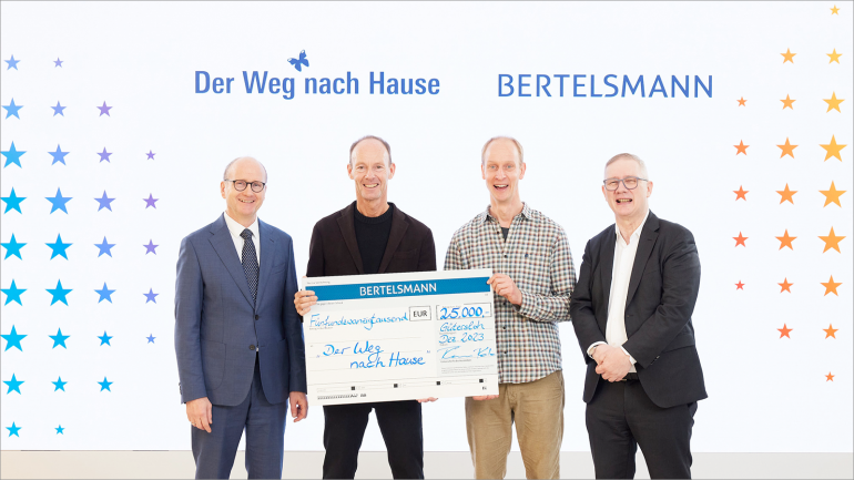 Prof. Dr. Eckard Hamelmann (Bethel University Hospital for Paediatrics and Adolescent Medicine), Thomas Rabe (Bertelsmann), Dr. Peter Schürmann (palliative care team &#34;Der Weg nach Hause&#34;), Dr. Rainer Norden (v. Bodelschwinghsche Stiftungen Bethel, f. l.)